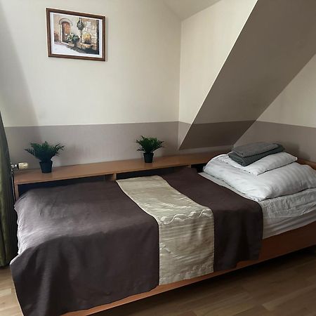 Gyarmati Panzio & Etterem Hotel Veszprem Luaran gambar